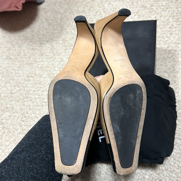 Classic Chanel Slides 37.5 - Picture 3 of 4